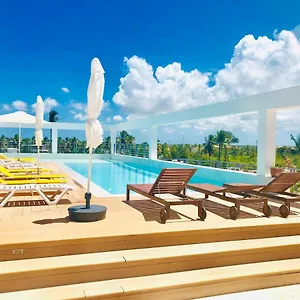 Hotel Ducassi Rooftop Pool & Beach Club